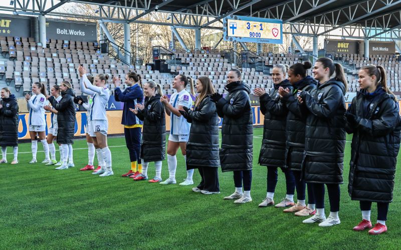 Lukemat DT-SPORT VIDEO PRO LED screen tulostaululla helmareiden voitokkaassa ottelussa Bolt arenalla