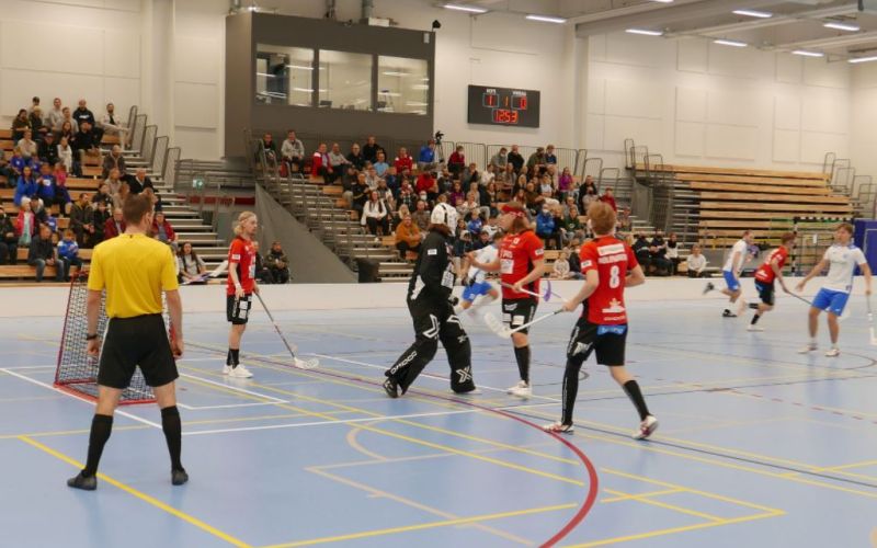 DT-SPORT 10300B tulostaulu Jokirinteen oppimiskeskuksessa pelatussa salibandyottelussa