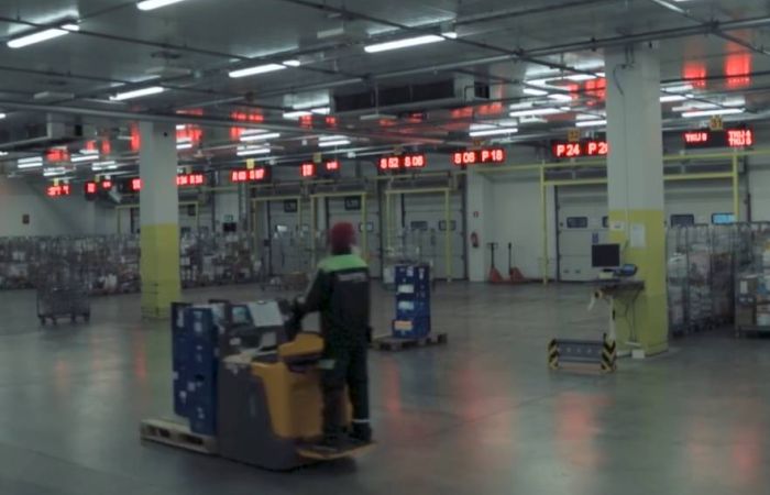Digiteknon toimittama LED-logistiikkanäyttöjärjestelmä Meira Novan logistiikkakeskuksessa Tuusulassa