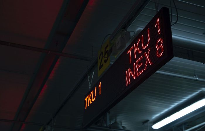 Digiteknon toimittama LED-logistiikkanäyttöjärjestelmä Meira Novan logistiikkakeskuksessa Tuusulassa