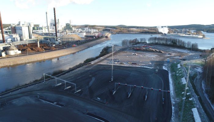 Digiteknon toimittamat LED-opastenäyttöportaalit Metsä Groupin biotuotetehtaalla Äänekoskella