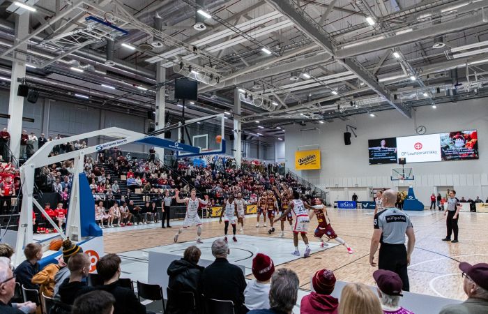DT-SPORT VIDEO PRO LED screen tulostaulujärjestelmä  Korihaiden kotiottelussa Wintterissä