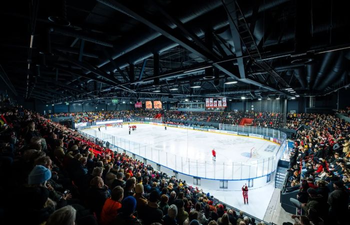DT-SPORT VIDEO PRO LED kentänreunanäyttöjärjestelmä Joensuun jäähallissa